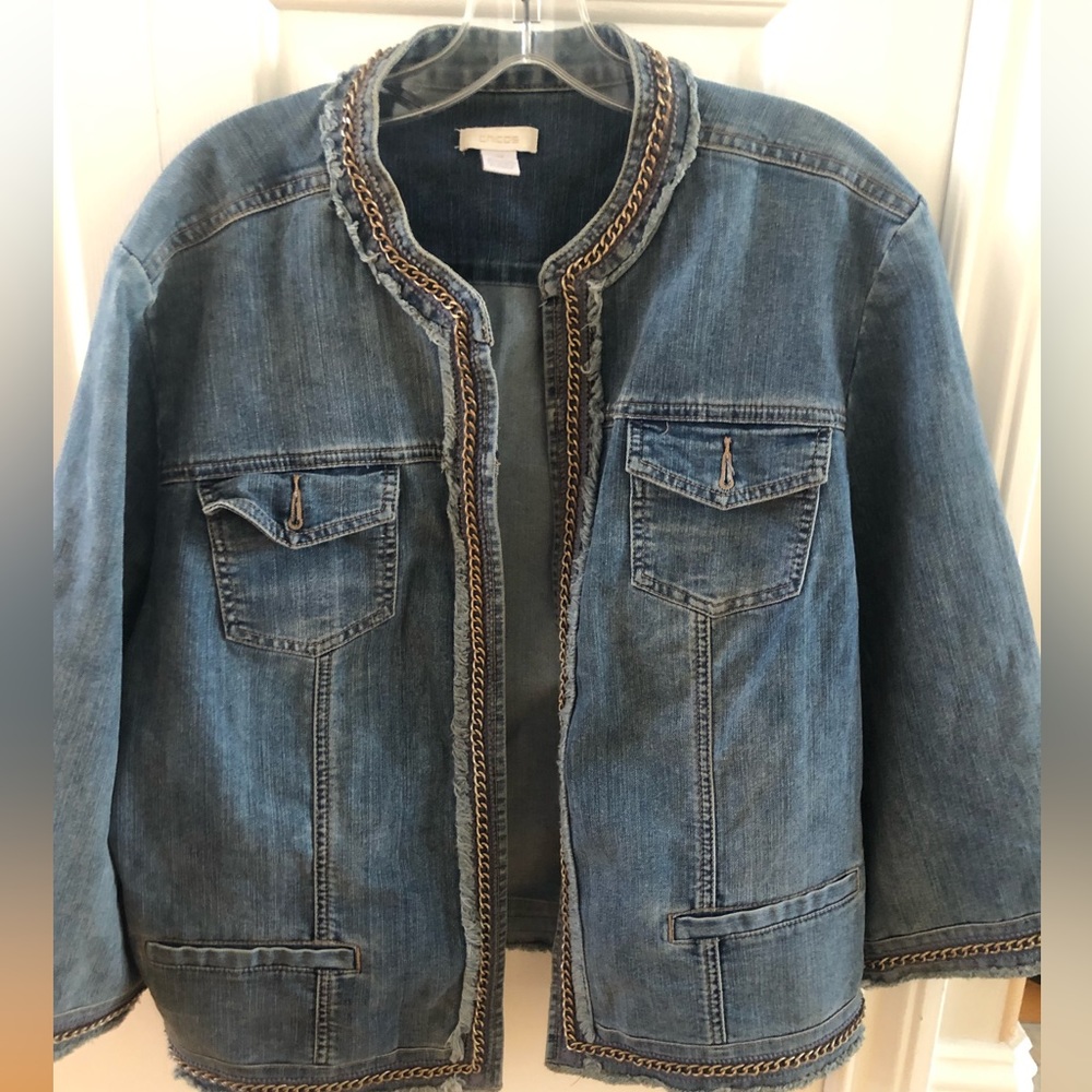 WOMENS CHICOS DENIM JACKET W/CHAIN DETAIL AND ROUGH HEM. CHICOS SZ 3 SUPER CUTE!